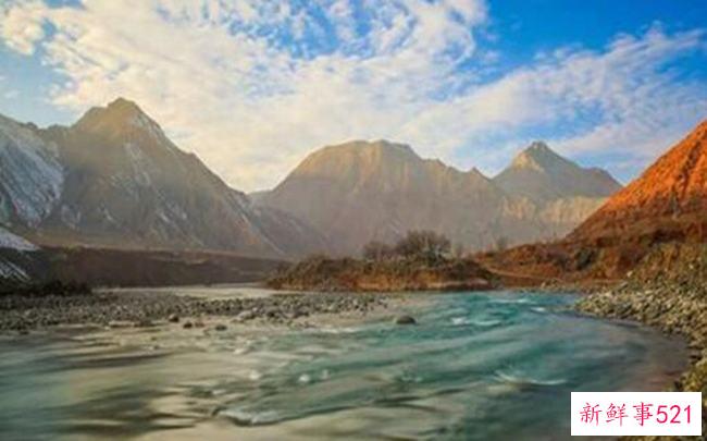 玛纳斯河的源头在哪里？它促进了新疆区域经济的发展