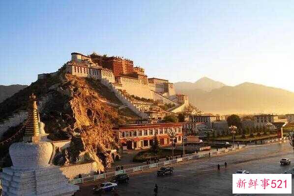 西藏布达拉宫用了多少黄金(布达拉宫有多少珠宝)