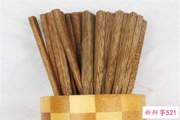 为什么木筷子长白虫是因为长时间处于潮湿的环境？