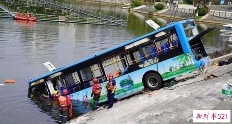 20年贵州公交车坠江，贵州公交车坠江最新