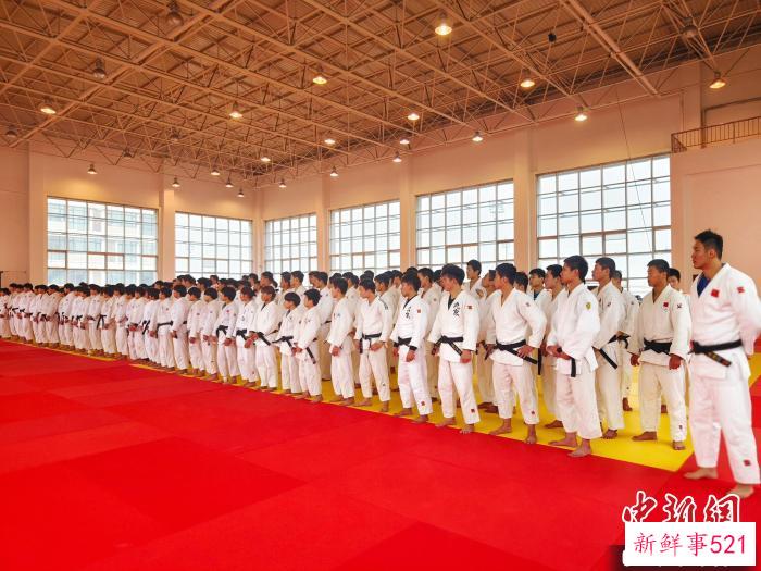 全国柔道训练营在天津付村体育训练基地举行开营仪式。　张少宣 摄