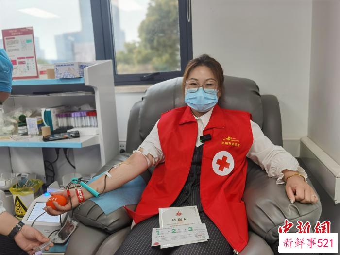 “的姐”参与无偿献血。　浙江省红十字会供图