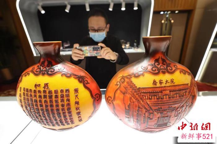 20日，“山西特色专业镇 祁县玻璃器皿招商引资暨产业推介会”在北京举行。　张云 摄