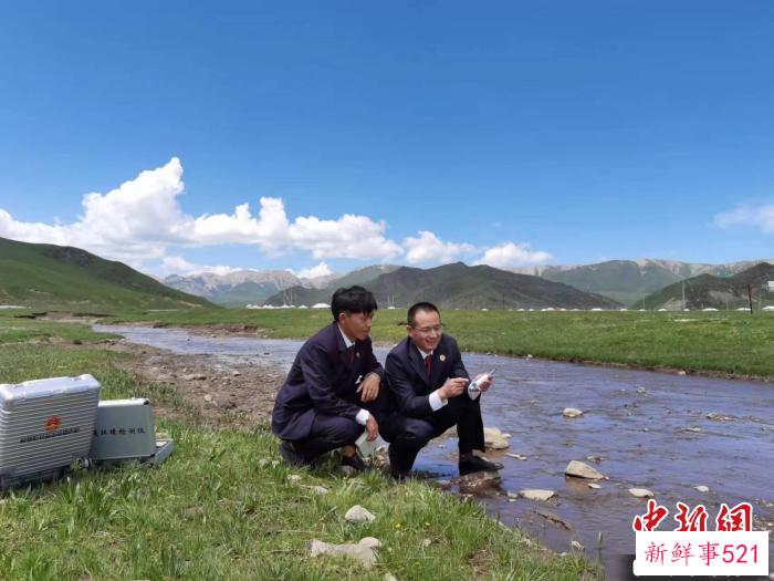 图为玛曲县人民检察院加强黄河干支流江河水域岸线生态保护。(资料图) 李亚萍 摄