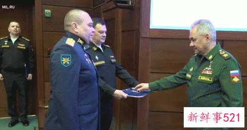 俄防长向在黑海拦截美无人机的飞行员授予“勇气勋章”