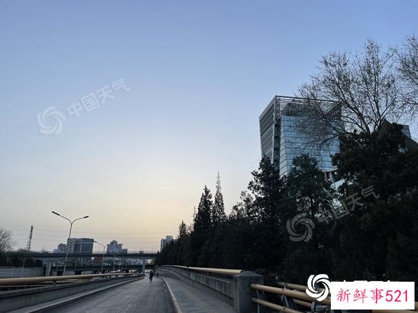 今日北京气温继续下降最高温12℃ 夜间山区有雨夹雪或雪