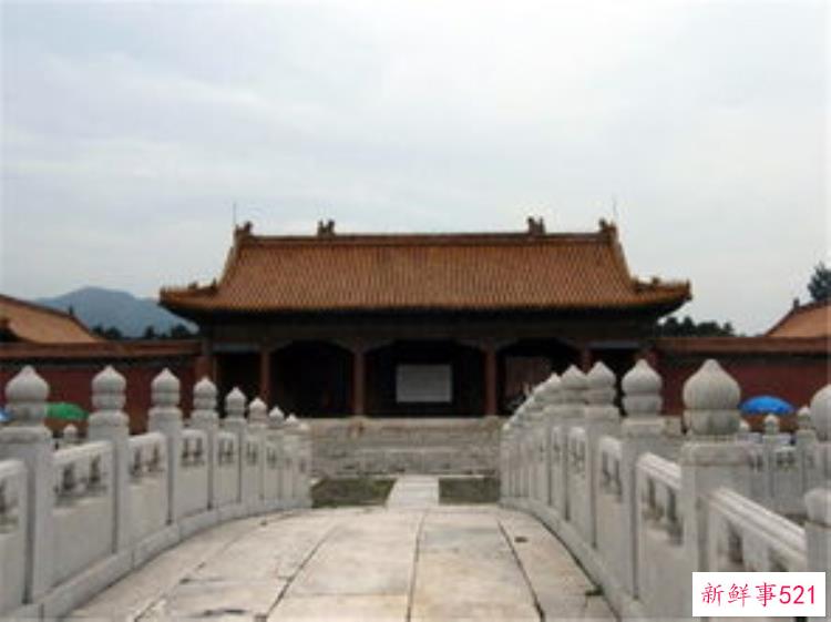 为什么清朝的陵墓是两个地方，雍正皇帝死后的墓地