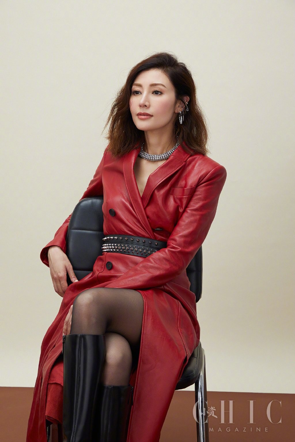 李嘉欣红色紧身皮大衣性感优雅成熟时尚写真