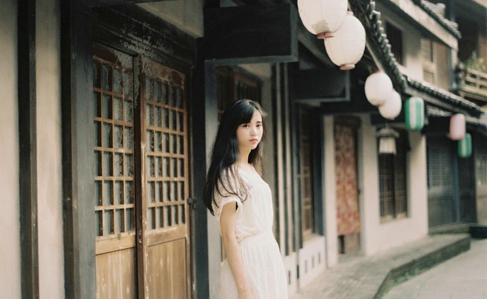 日式清纯少女街头时尚写真