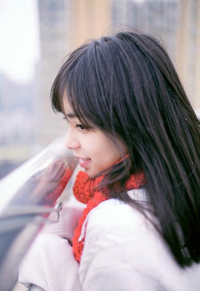 清纯妹子冬季阳台可爱气质白皙时尚写真