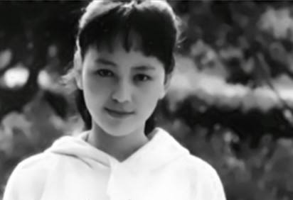 三十出头的蒋欣曾演15岁少女，和赵薇同岁的她却沦为妈妈专业户