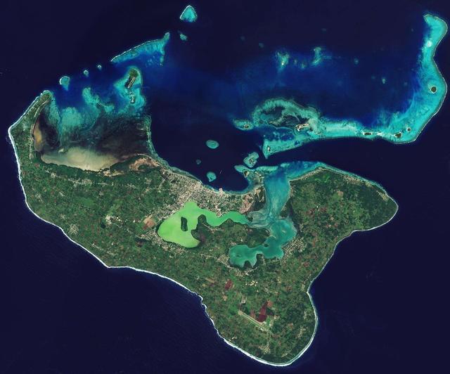 位于南太平洋上的汤加塔布岛，海岸上为什么会形成“喷潮洞”？
