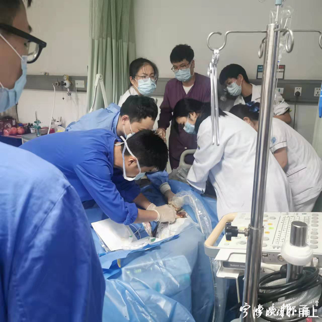 痛心！杭州22岁女孩熬夜4天后猝死！宁波医生：熬的不是夜，是命！这些症状千万注意