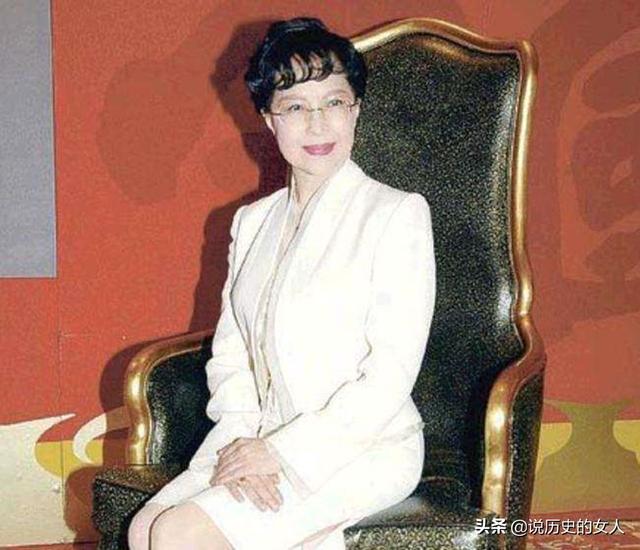 她：亚洲第一艳星，全裸出镜，当过间谍，后成中国卫星导航之母