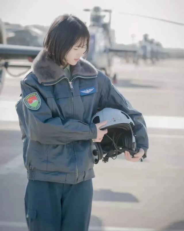 太飒了，浙江21岁姑娘今天刷屏！身高1米75的美女学霸，是陆军首个初放单飞的女飞行学员