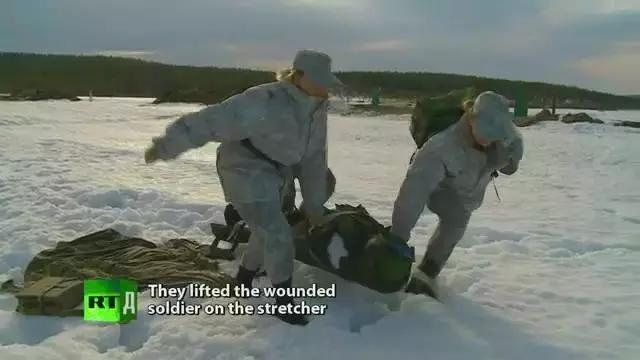 在北极抢救伤员有多难？俄美女军医告诉你，绑绷带也是技术活