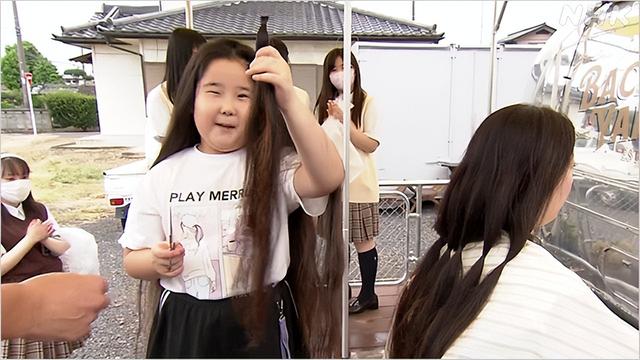 日本女孩从没剪过头发，而10岁生日时，她和全家一起捐出长发