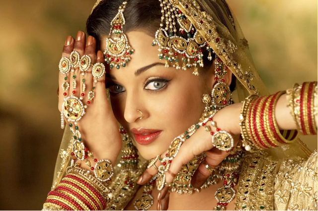 印度第一美人，美貌迷倒众生却遭国人唾骂，被迫和一棵香蕉树结婚