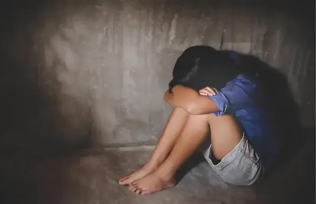 安徽38岁小学数学老师，多次强奸12岁女孩，女孩怀孕后带她打胎