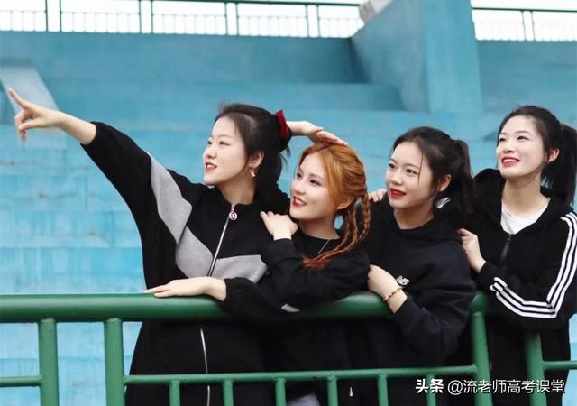 湖南科技大学一宿舍4名女生，貌美如花，才华出众，全考上研究生