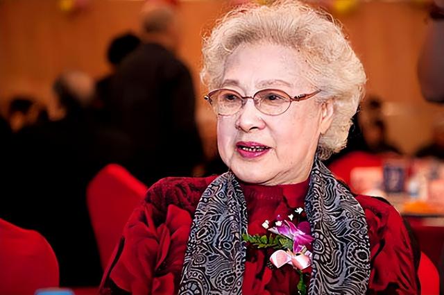 被称为中国第一美女，99岁高龄依然有人追，看看她是谁？