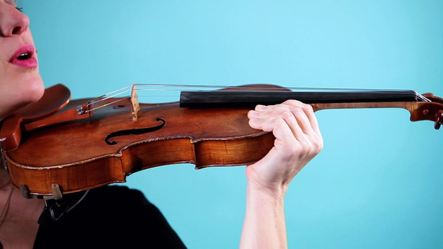 最能培养女孩气质的乐器当属小提琴，古典与优雅为一体