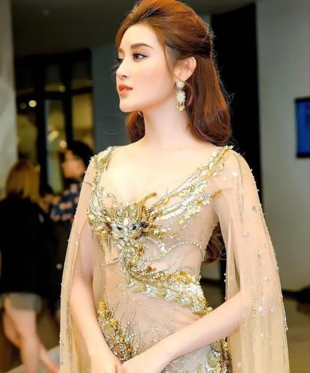 越南第一美女超级漂亮，美到天上去了，有多撩人？看了图片就知道