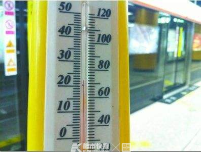 太热了，杭州姑娘穿吊带坐地铁被要求穿上外套？地铁回应：怕她感冒