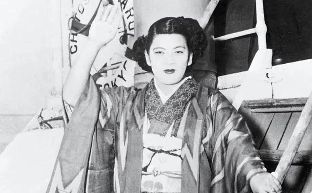二战时, 一个日本女人和32个男人被困孤岛6年, 暴露了人性的黑暗