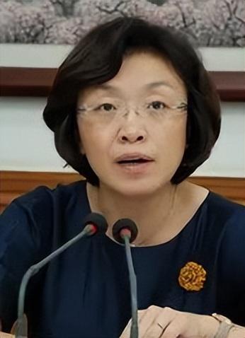 美女市长杨晓波，陪睡42位官员，靠身体上位，敛财1400万