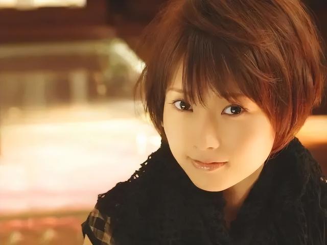 日本「究极童颜」女星-安倍夏美，出水芙蓉，如花似玉美女图写真