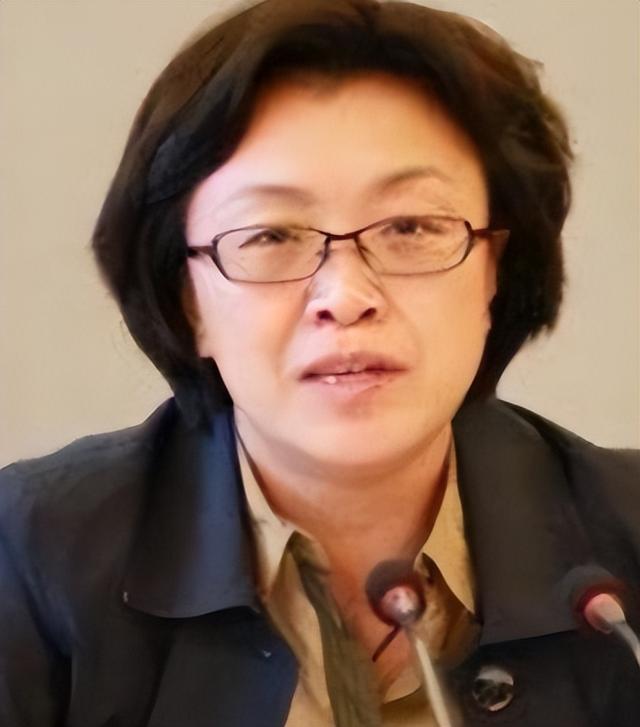 美女市长杨晓波，陪睡42位官员，靠身体上位，敛财1400万