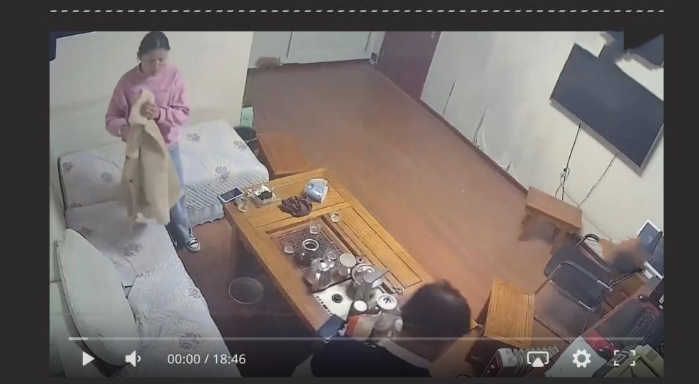 网络摄像头监控偷拍某单位领导晚上加班把财务叫到办公室沙发各种姿势啪啪内射