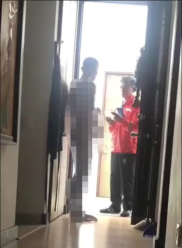 在家里裸体拿外卖到底违不违法?