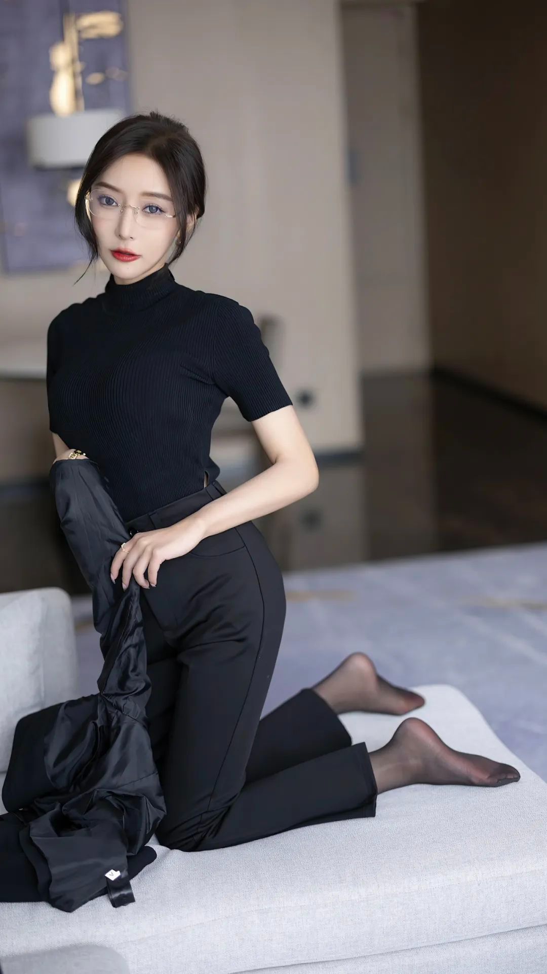丝袜的神秘魅力：为何男人如此着迷?