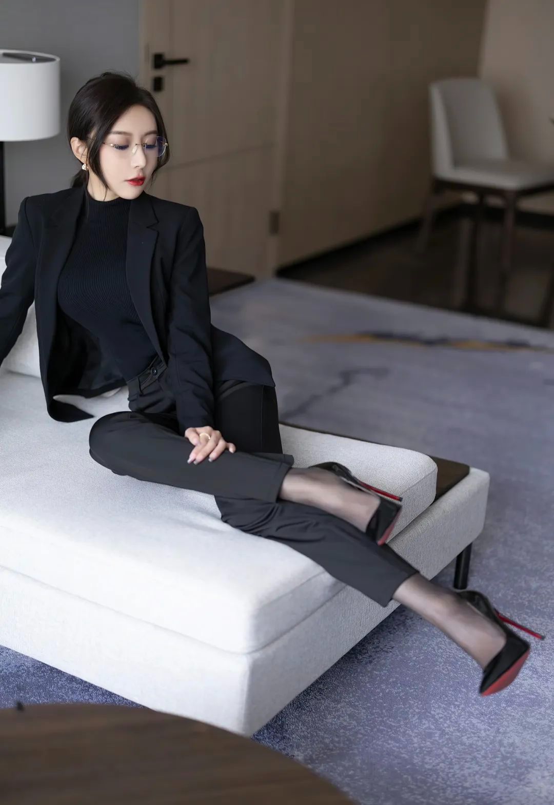 丝袜的神秘魅力：为何男人如此着迷?