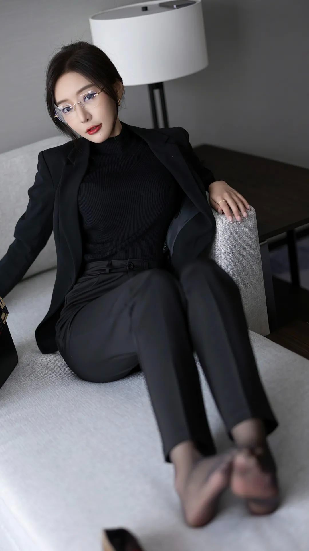 丝袜的神秘魅力：为何男人如此着迷?
