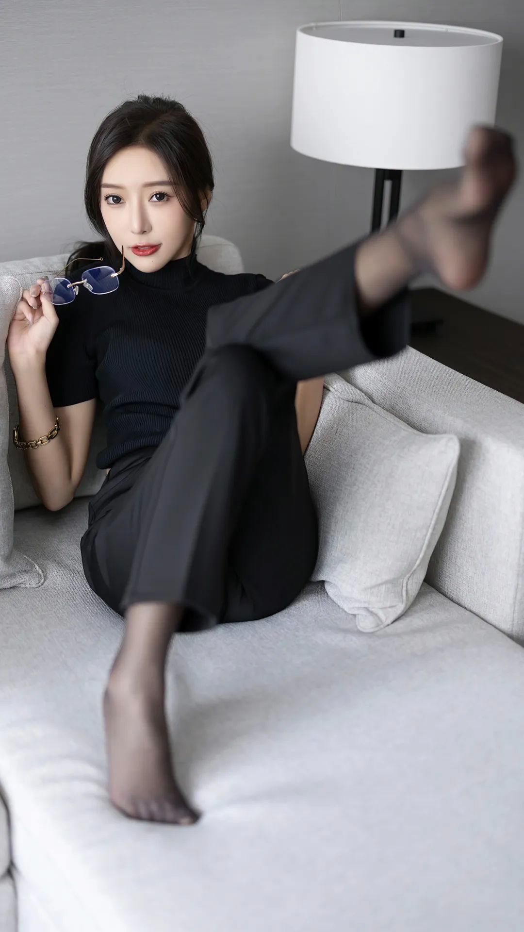 丝袜的神秘魅力：为何男人如此着迷?