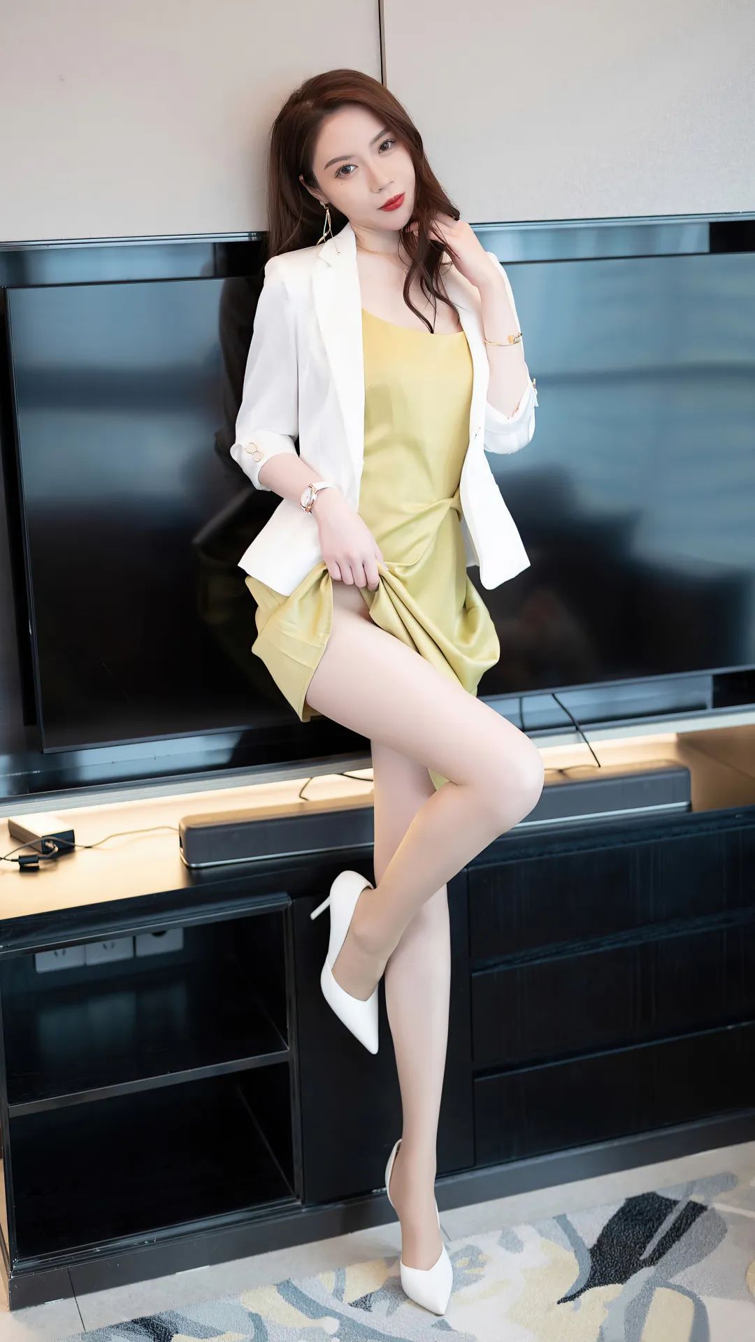 丝袜的神秘魅力：为何男人如此着迷?