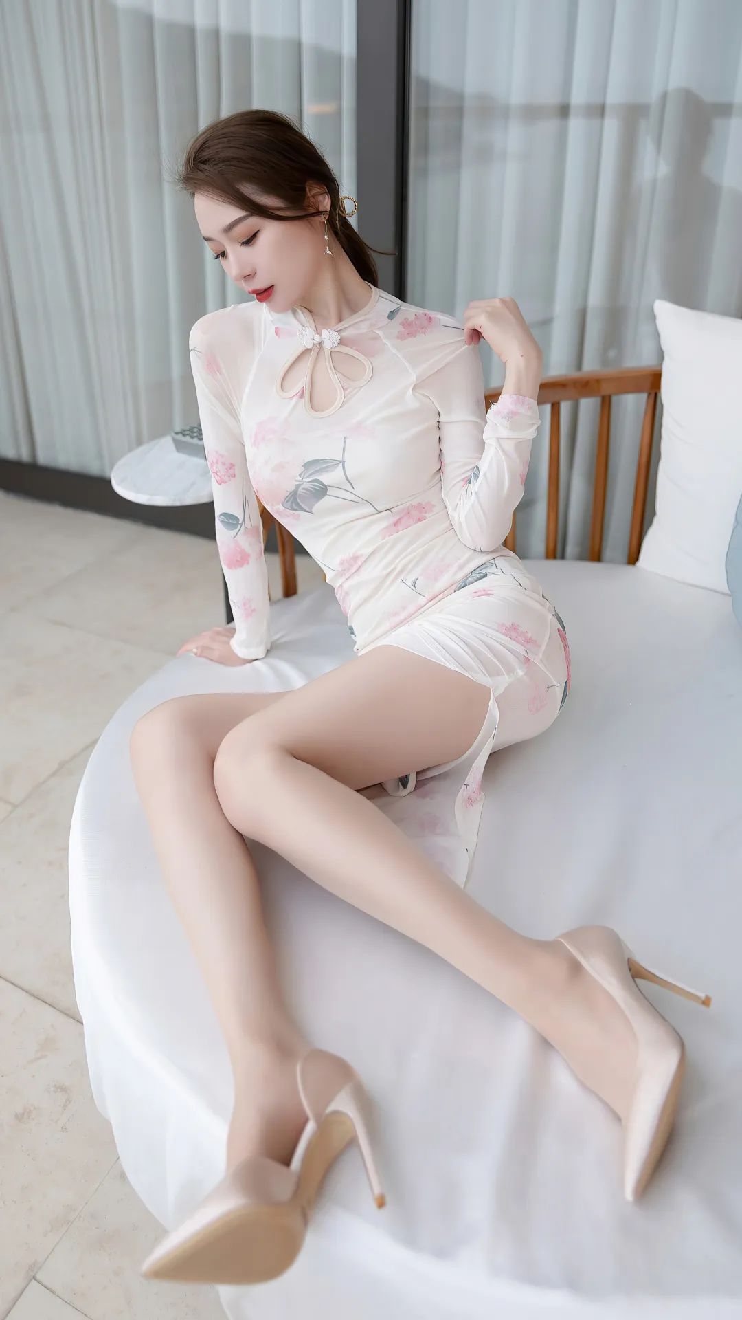 丝袜的神秘魅力：为何男人如此着迷?
