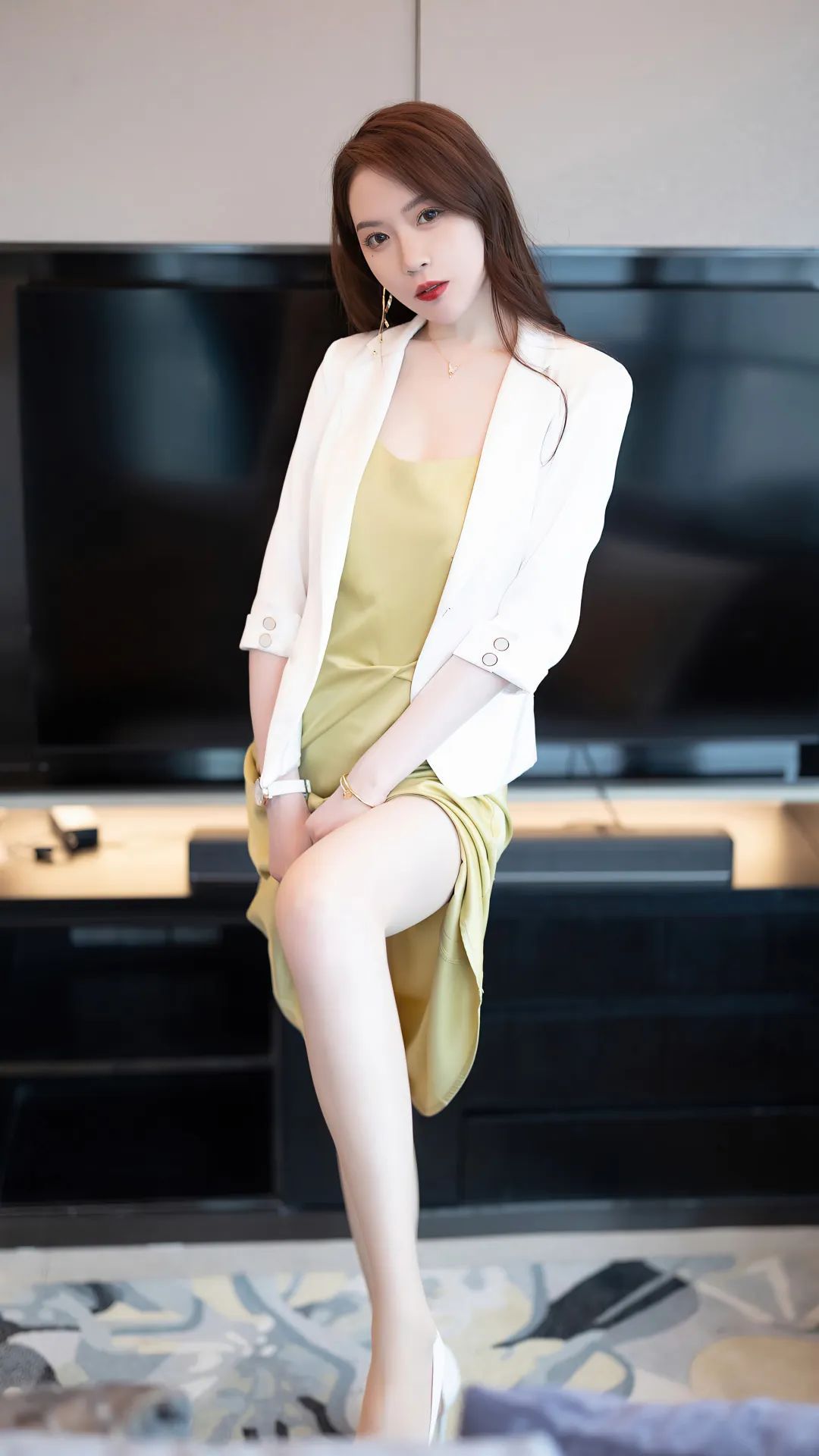 丝袜的神秘魅力：为何男人如此着迷?