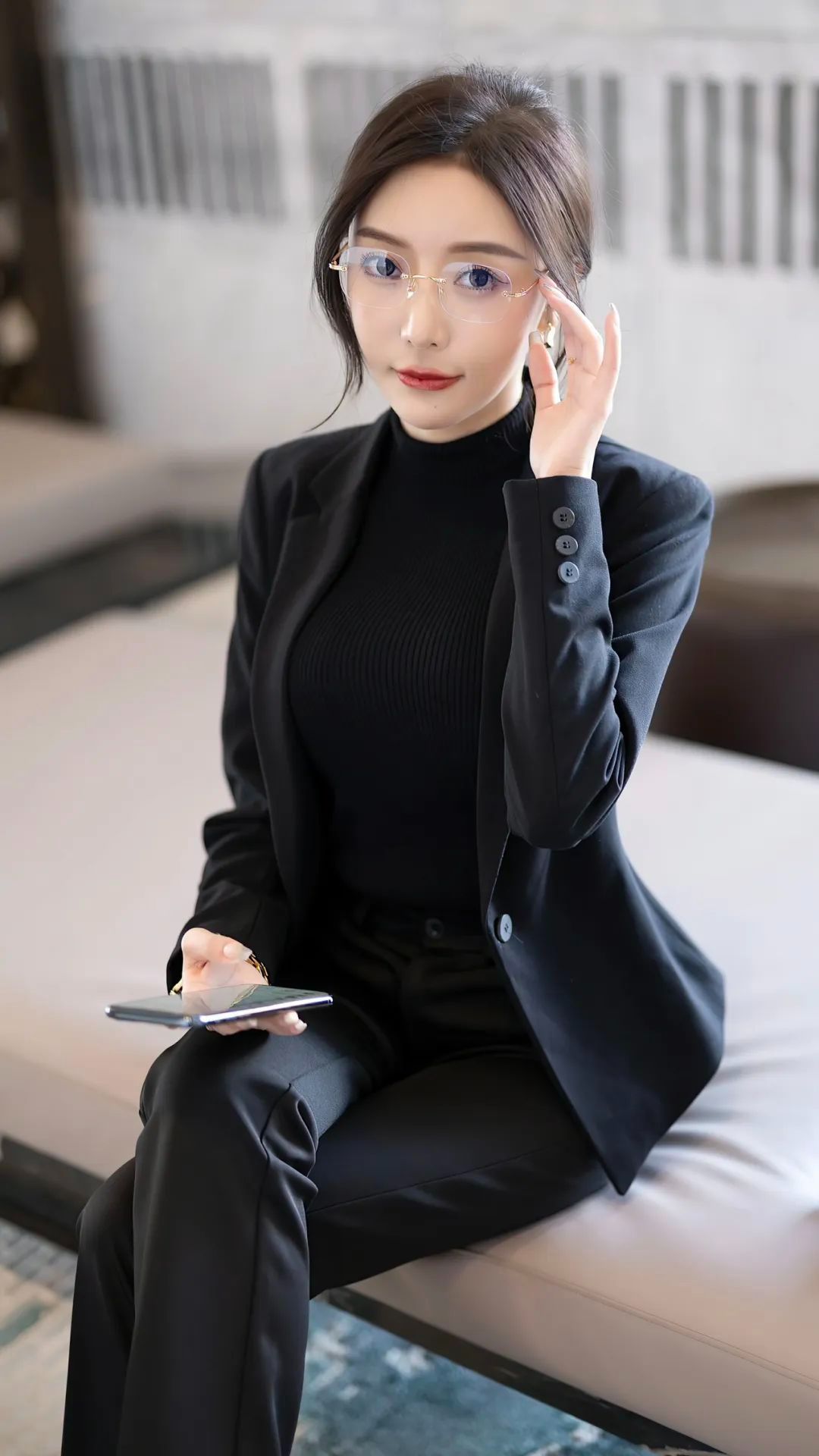 丝袜的神秘魅力：为何男人如此着迷?