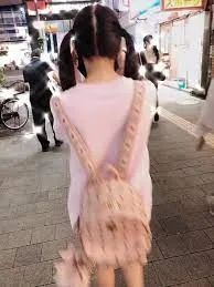 为什么日本女生背MCM粉色包，会被当成牛郎狂魔？