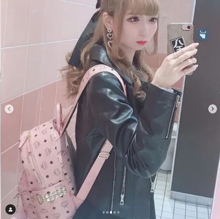 为什么日本女生背MCM粉色包，会被当成牛郎狂魔？
