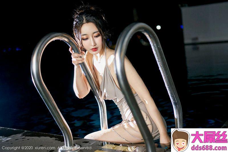 嫩模Betty林子欣三亚旅拍户外泳池高贵吊裙湿身魅惑写真