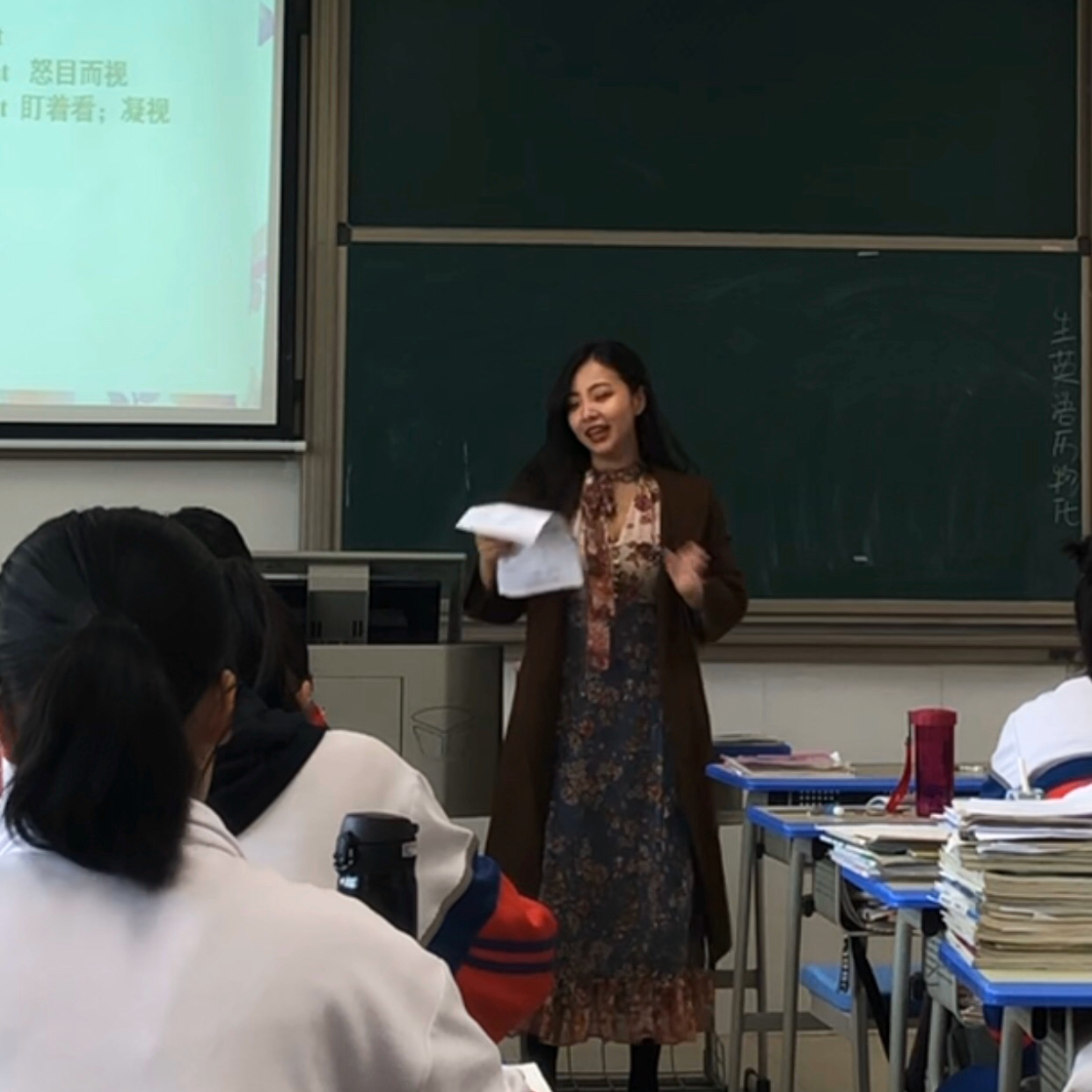 江苏32岁英语女老师畸恋15岁男学生[11P]